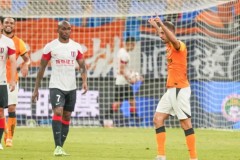 利物浦转会新篇章：阿诺德离队，新星任意球助力防线稳固