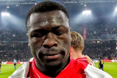 英媒曝罗比尼奥17岁儿子解约金高达4300万英镑，切尔西利物浦争抢